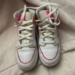 Air Jordan 1 Mid Edge Glow